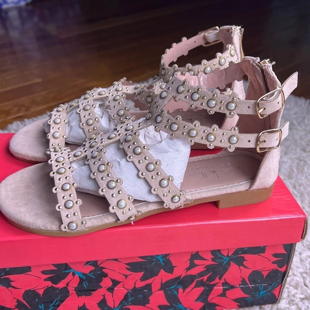 BIG GIRLS NICOLE MILLER “CINDY” SANDAL BEIGE SZ 2 NIB